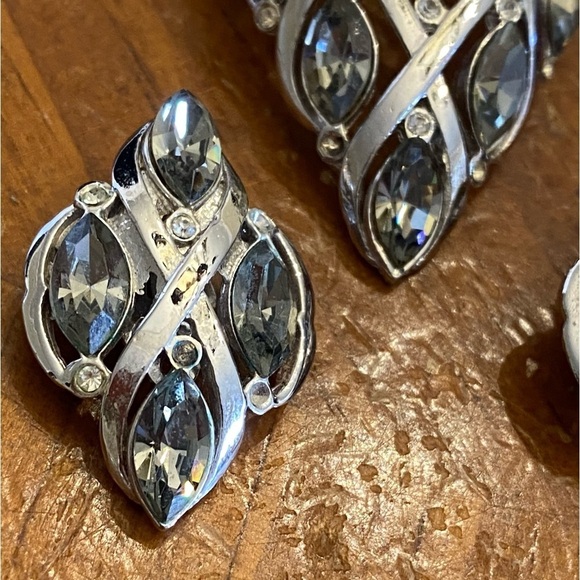 Vintage Basket Brooch and Earrings Set  Rhinestone Shield Silver Set - Picture 11 of 15